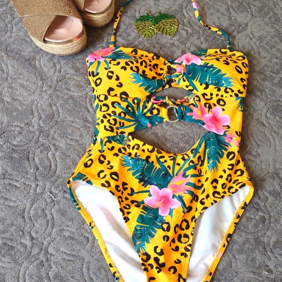 deci ee Other - Cheetah floral bath swim suit